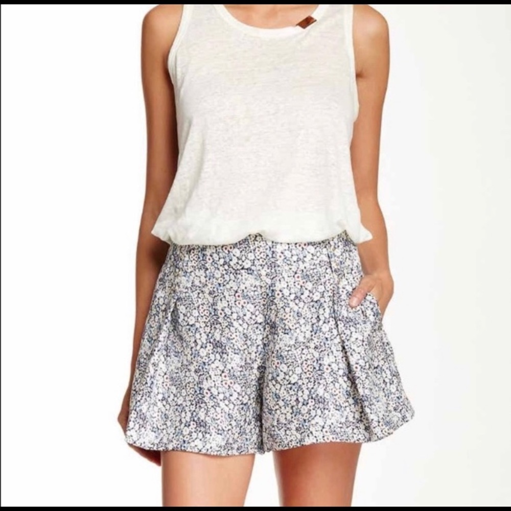 Floral saddle stud silk short